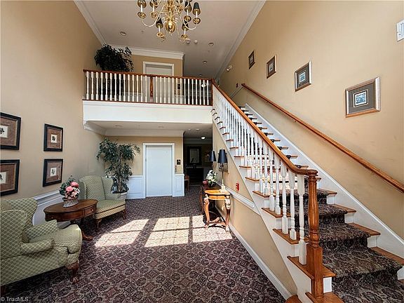 3rd image of 522 College Rd
