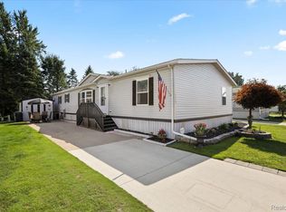 25191 Frontier Cir, Flat Rock, MI 48134