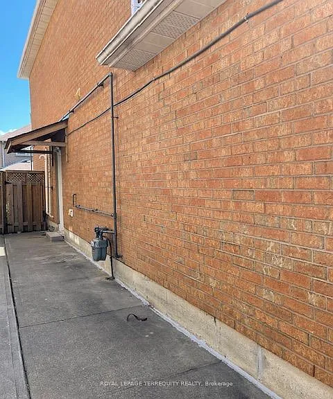 482 Camden Cir #BASEMENT — Photo 23