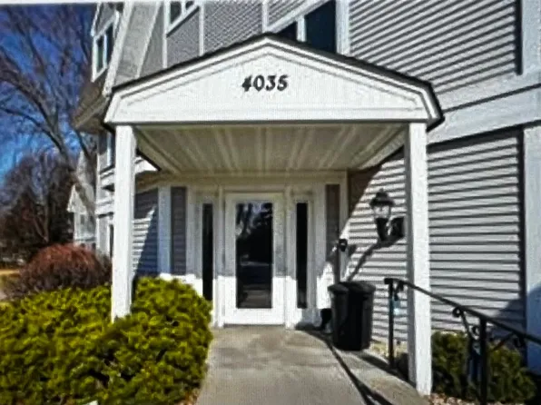 4035 Victoria St #206, Shoreview, MN 55126
