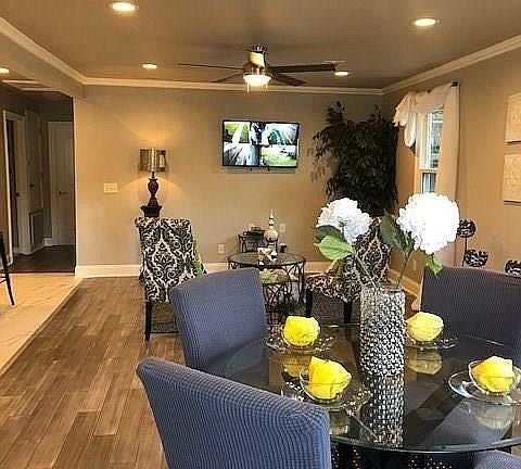 3rd image of 426 Oaklawn Dr
