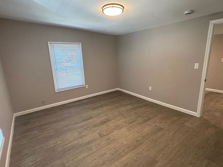 402 E Elm St #1/2 — Photo 1