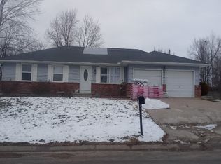 926 Ridge Dr, Warrensburg, MO 64093