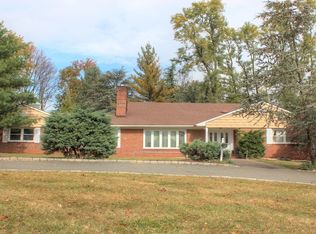 95 Stratford Dr, Colonia, NJ 07067