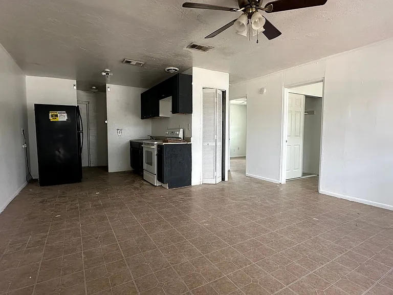 919 Pine St — Photo 2