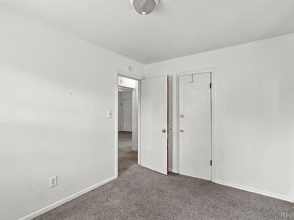 5th image of 4061 Winifred St