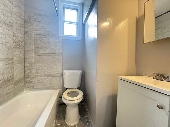 5th image of 10 Seidler St APT 5
