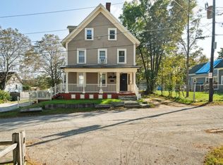 12 School St, Farmington, NH 03835
