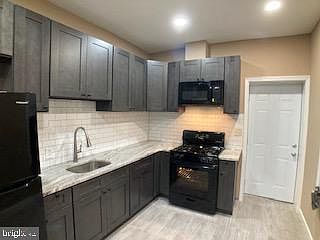3rd image of 758 N De Kalb St
