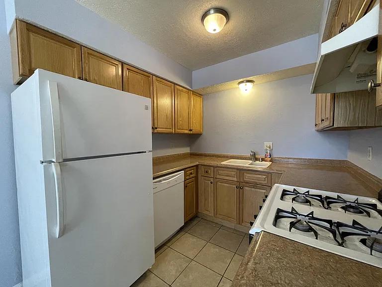 3621 Wellesley Dr NE #C — Photo 8
