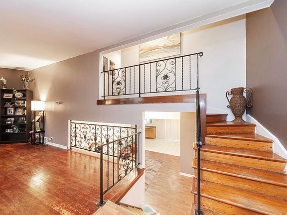3rd image of 9518 Park Ln