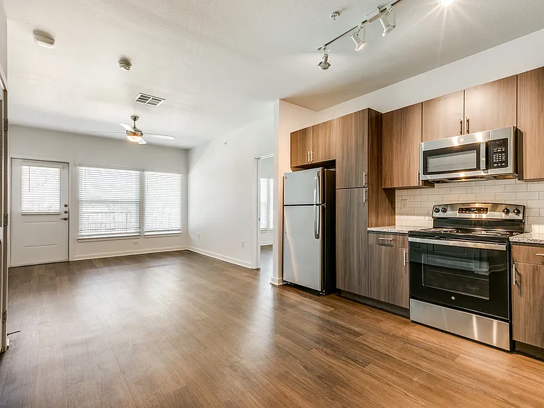 Vista at Interpark — Photo 18