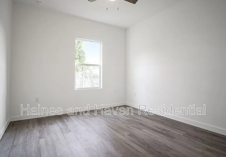 304 Pearl St — Photo 23