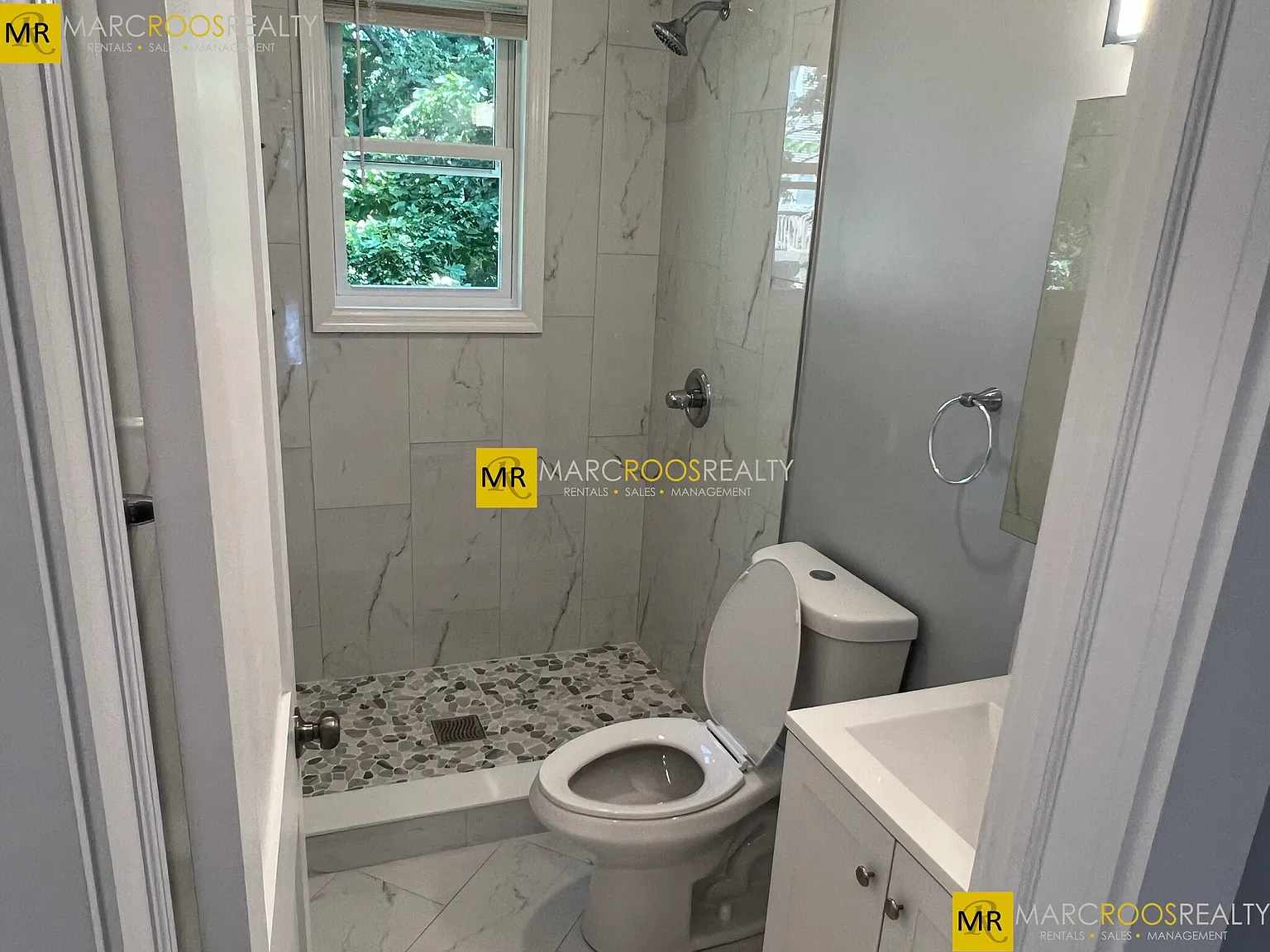 33 Raymond Ave — Photo 4