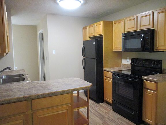 4th image of 215 Tallow Wood Dr