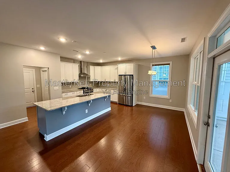 583 Rowanwood Way — Photo 2