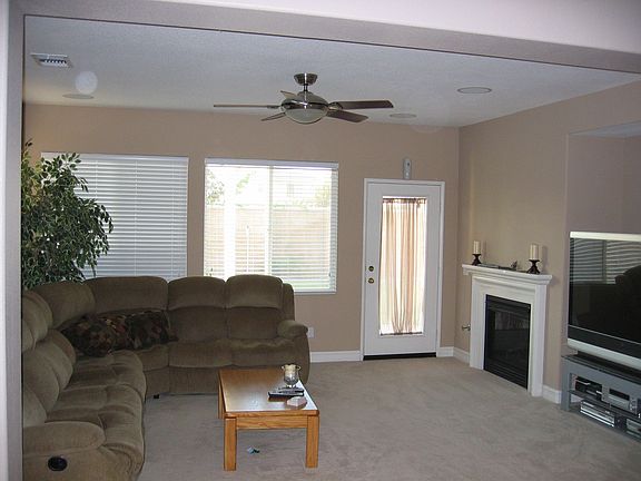 Familyroom with Fireplace