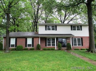 5219 Brian Dr, Godfrey, IL 62035