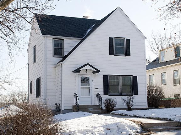 3rd image of 900 Hall Ave