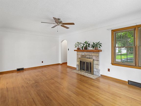 4th image of 2803 48th St