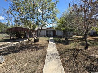 607 HICKORY HWY, Devine, TX 78016