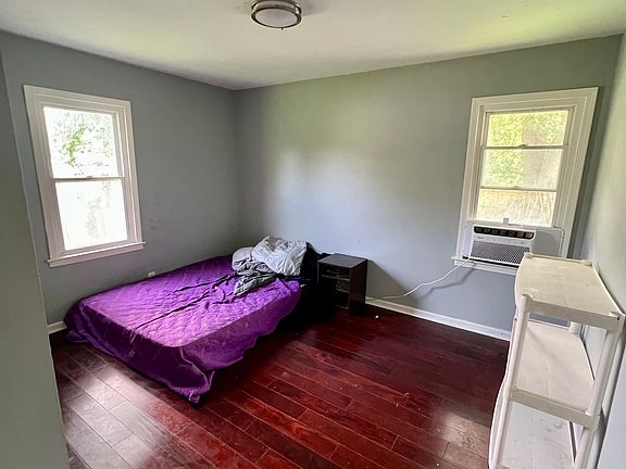 5th image of 2447 Depauw Rd
