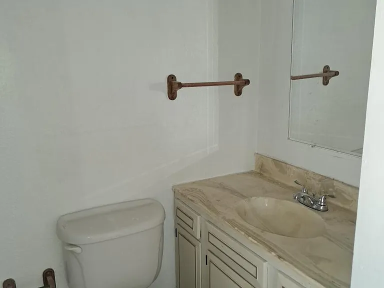 1504 Fairfield Dr — Photo 14