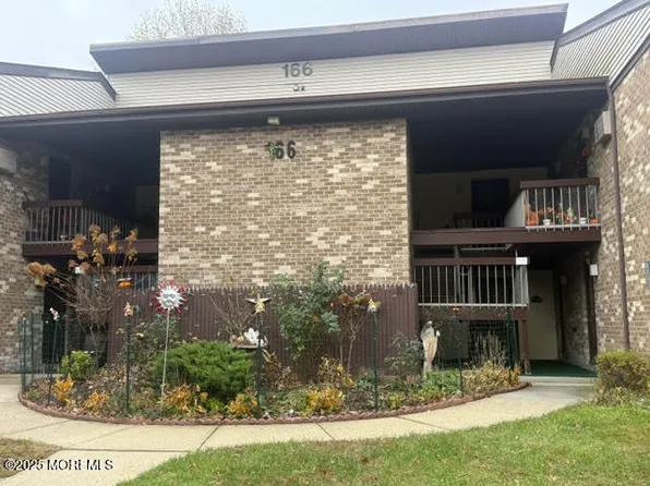 166 Cross Slope Court #H, Manalapan, NJ 07726
