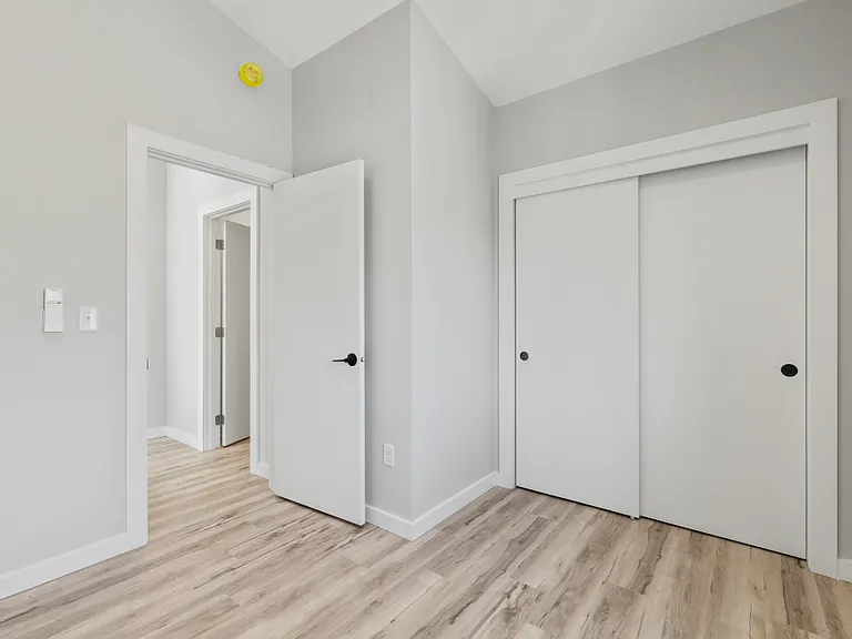 300 Riverside Dr — Photo 14