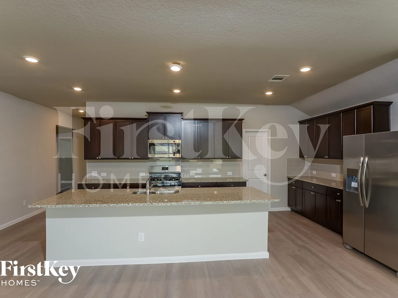 3 bed, 2.0 bath, 1675 sqft, $2,065 — Photo 3
