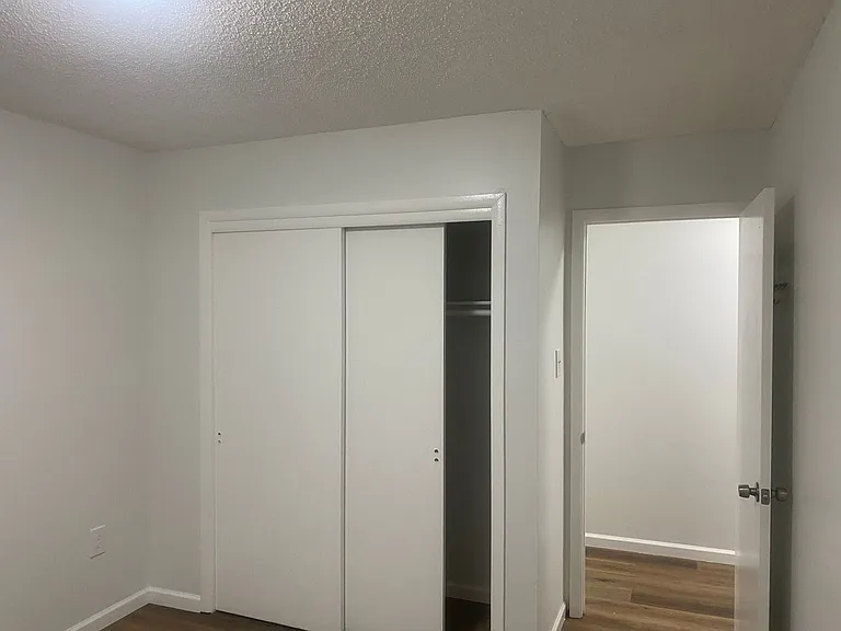 138 Hampshire Dr — Photo 22