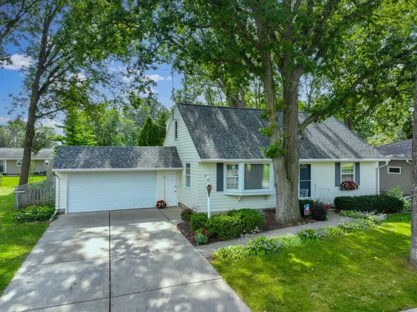 1077 Liberty St, Green Bay, WI 54304