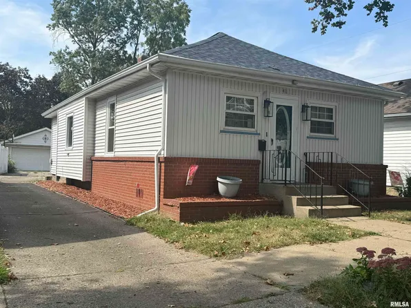 411 S 13th St, Pekin, IL 61554