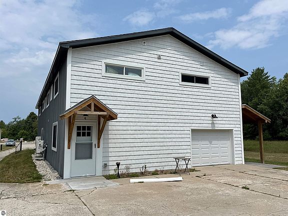 4th image of 734 E Cayuga St