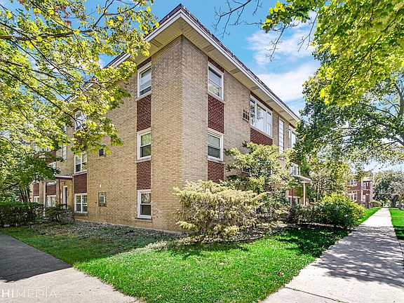 2nd image of 10901 S King Dr APT 201