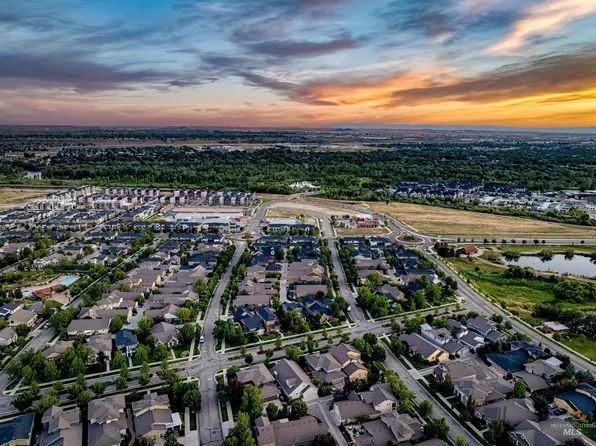 3796 E Timbersaw Dr, Boise, ID 83716