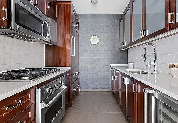 5th image of 205 W 76th St APT 6H