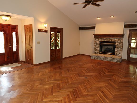 4th image of 91 White Oak Dr