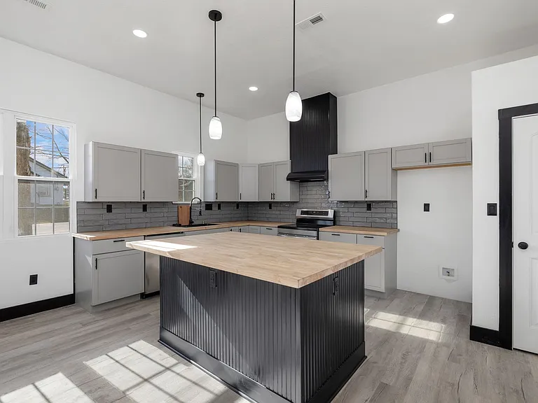 217 W Ramsey St — Photo 6
