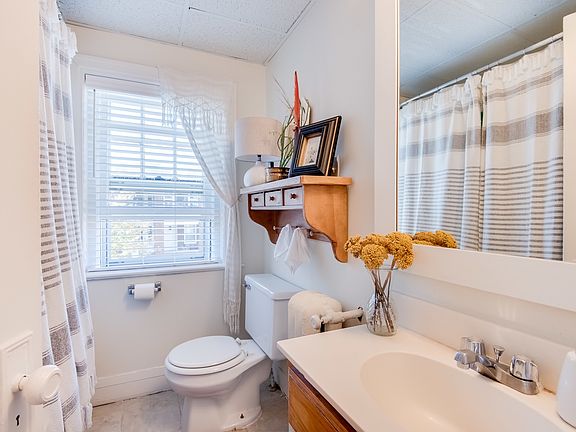 3rd image of 4201 Locust St APT 205