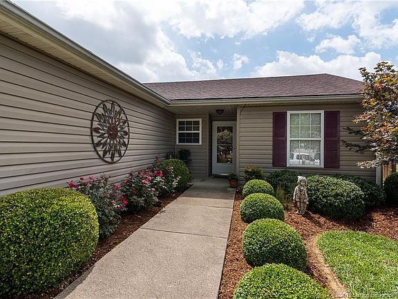 4th image of 917 Twin Oaks Dr