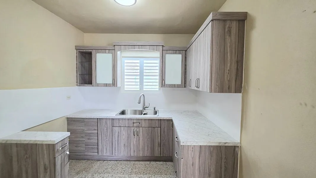 3 bed, 1.0 bath, 1500 sqft, $1,100 — Photo 3