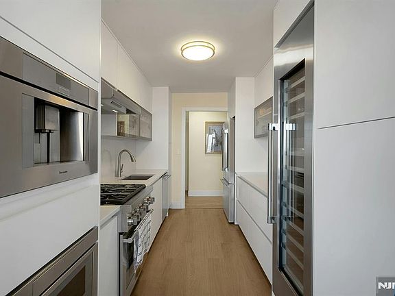 3rd image of 6 Horizon Rd APT 2602