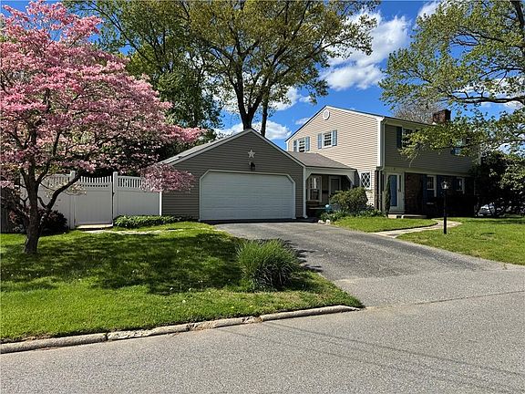 2nd image of 27 Monmouth Dr