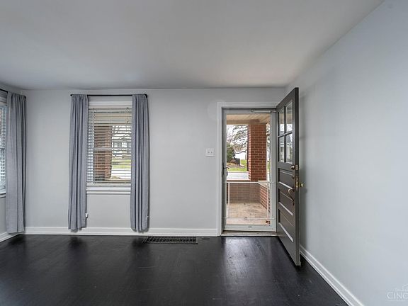 5th image of 415 W South St