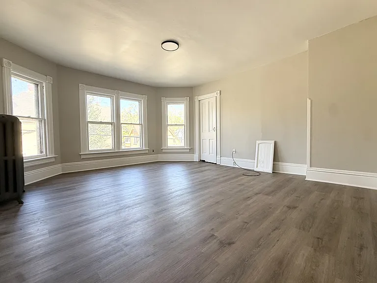 221 N Pinckney St — Photo 8
