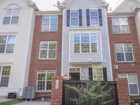 121 Whiskey Creek Cir, Frederick, MD 21702