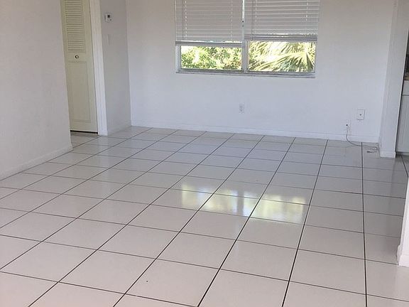 3rd image of 5831 SW 36th Ct APT 201