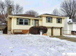 15934 Marinda Cir, Omaha, NE 68130