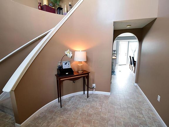 4th image of 660 Riverby Ln